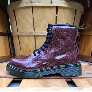 LiTTLE KiDS Dr. Marten Boots, Giltter Rose Brown ✨
